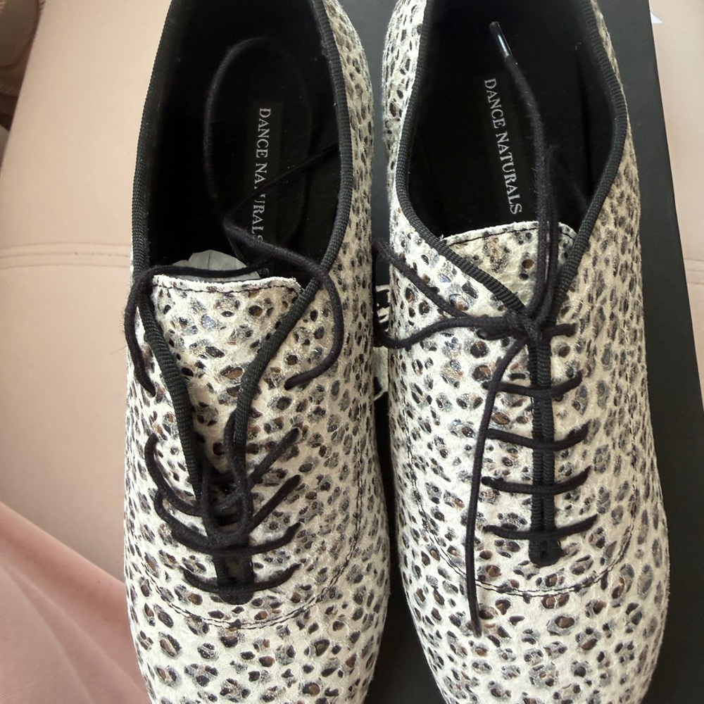 Dance Naturals Black and White Box